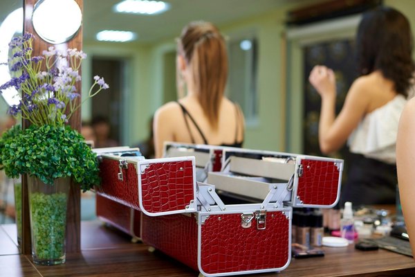 Secrets révélés : que contient la mystery box charlotte tilbury ?